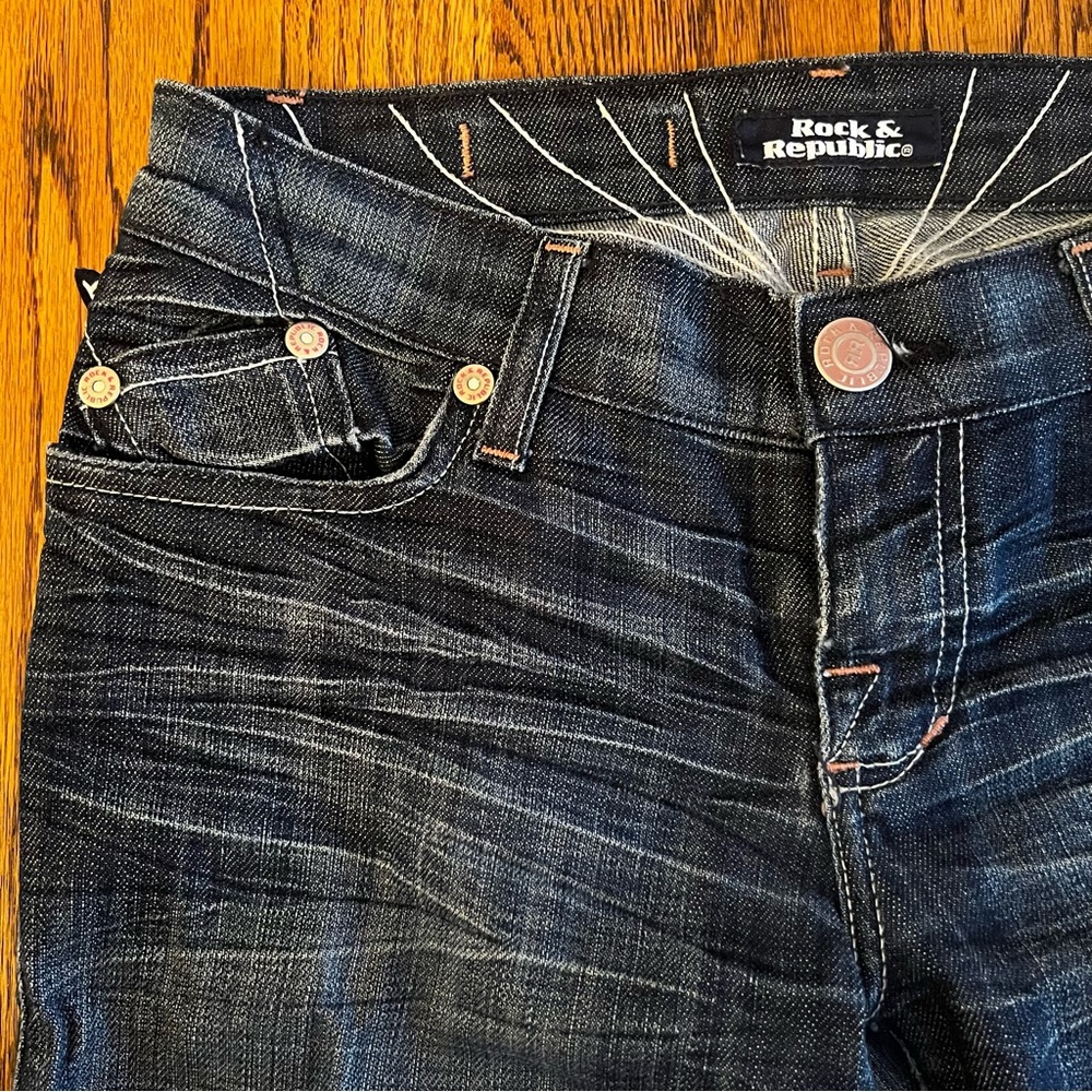 ROCK & REPUBLIC • Low Rise Dark Blue Flare Jeans - Picture 4 of 8
